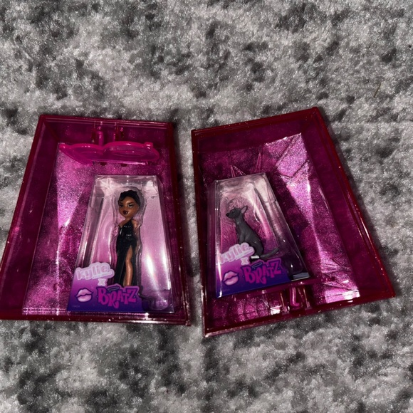 Kylie x Bratz Mini Collectible Capsule Pink Case with Inserts Dolls NIB - Picture 2 of 3